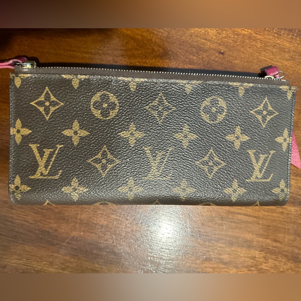 Louise Vuitton Walet. authentic.